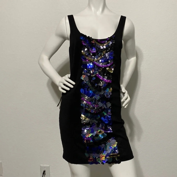 Bebe NWT Black with Front Embellished Scoop Neck Mini Shift Dress Size 4 - Picture 2 of 7